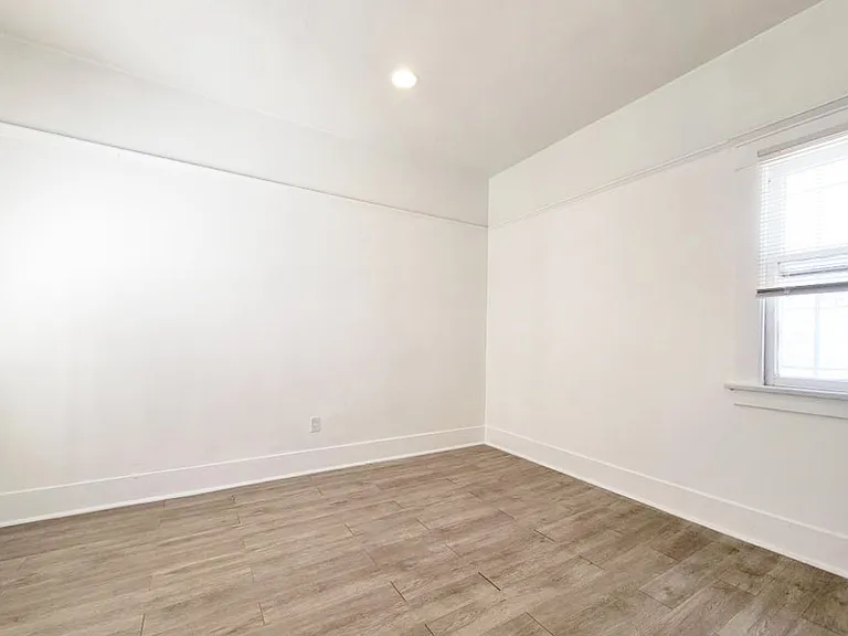 435 W 4th St #1/2 — Photo 10