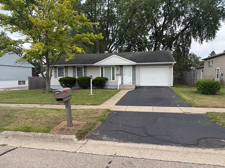 1818 Grandview Dr — Photo 1