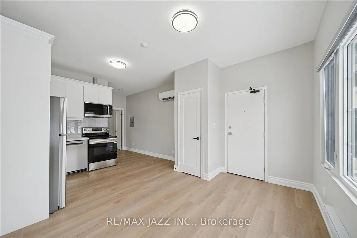 Building Photo - 251 Simcoe St S #102