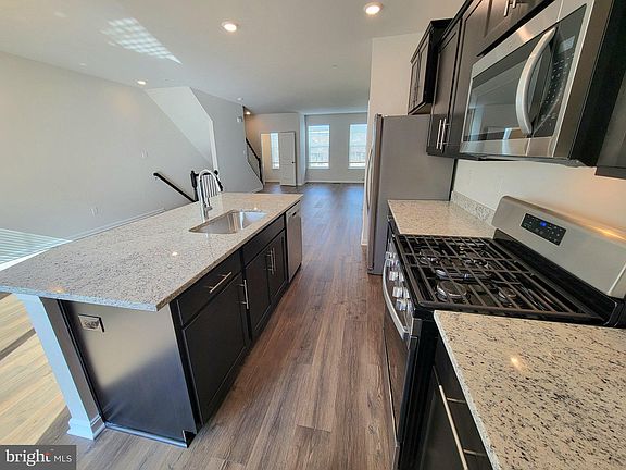 4th image of 424 Herringbone Way