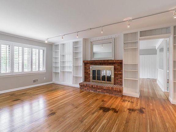 3rd image of 3845 Hillview Dr