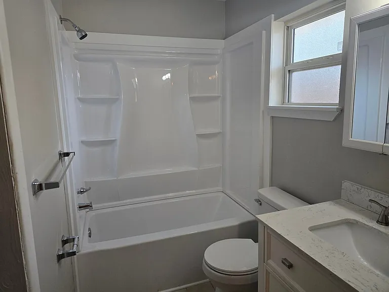 109 Chicago Ave SE #1 — Photo 7