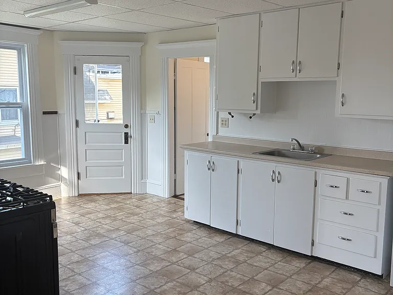 458 Notre Dame Ave #2F — Photo 6