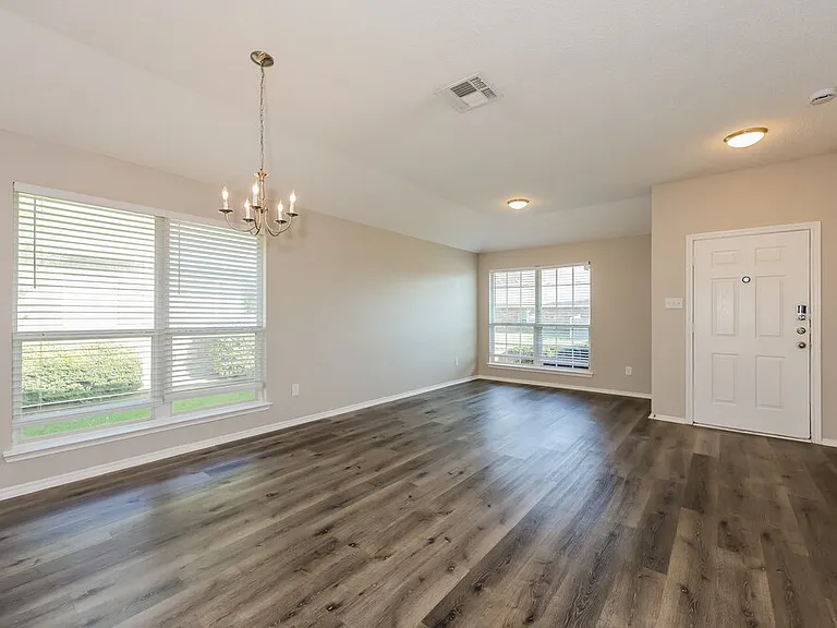 1711 Venus Dr W — Photo 5