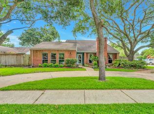 15231 Harness Ln, Webster, TX 77598