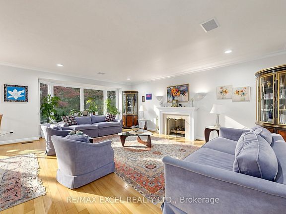 3rd image of 131 Burbank Dr