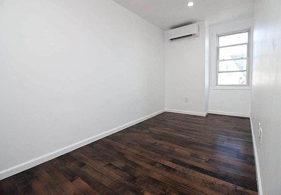 4th image of 20-59 32nd St #3F