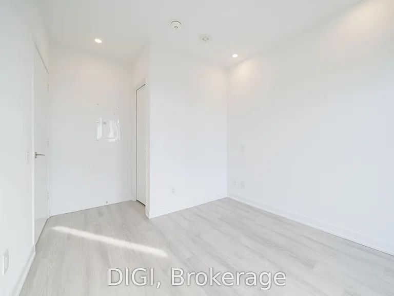57 Spadina Ave #810 — Photo 14