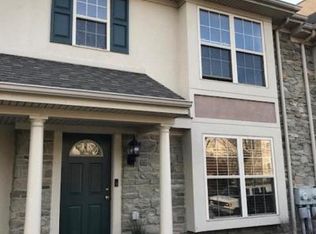 640 Royal View Dr, Lancaster, PA 17601