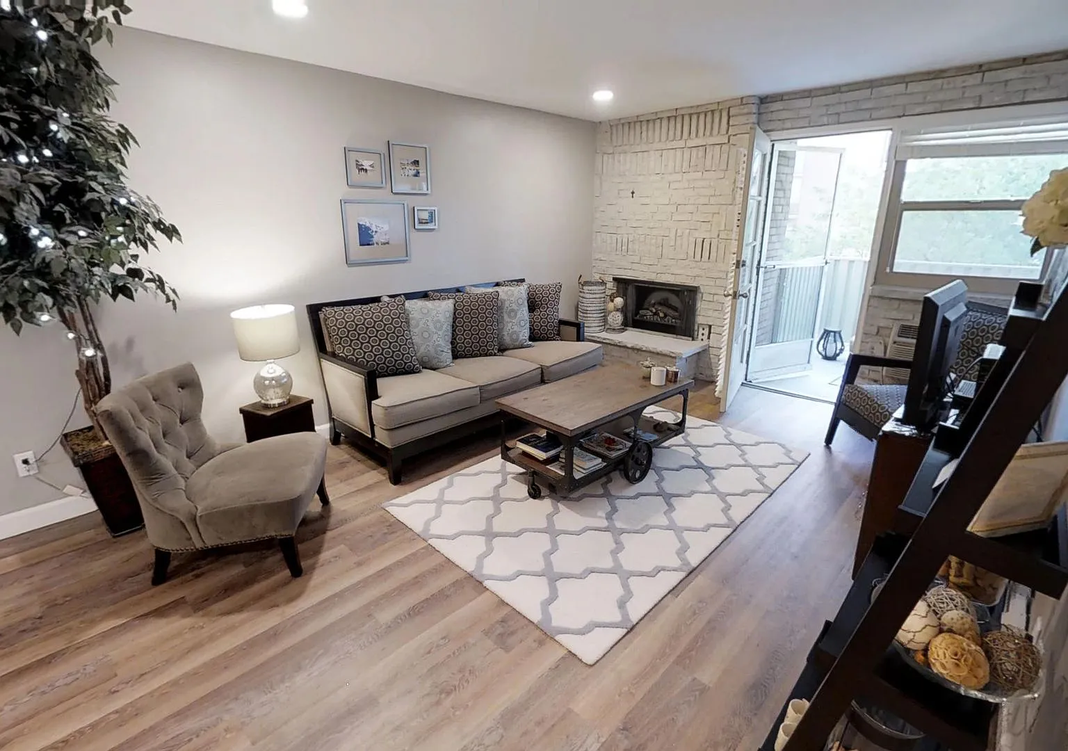 La Fonda Apartments — Photo 3