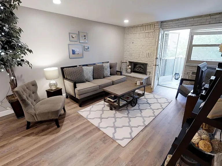 La Fonda Apartments — Photo 26