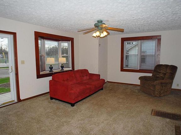 3rd image of 107 Park Ave