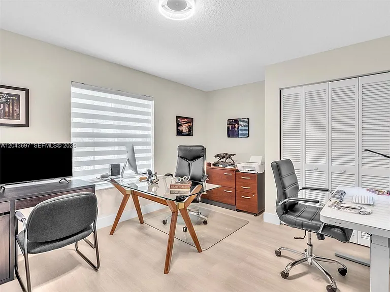 639 Verona Pl — Photo 16