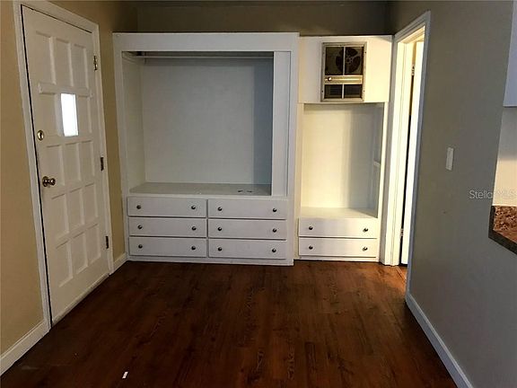 3rd image of 401 1st Ave NE #407-1