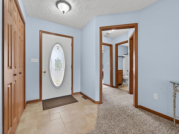 2nd image of 302 Hampshire Dr