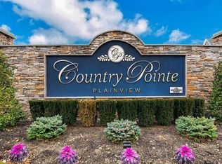 33204 Spruce Pond Cir, Plainview, NY 11803