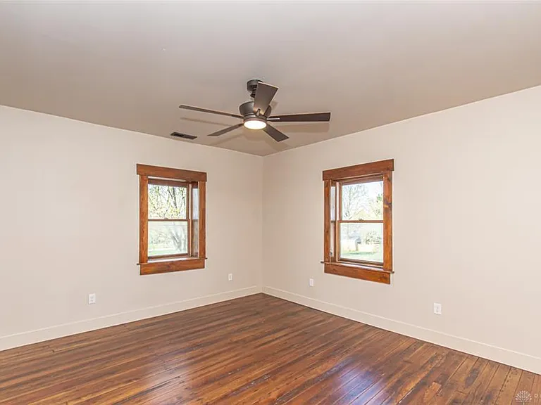 117 Montgomery Ave — Photo 37