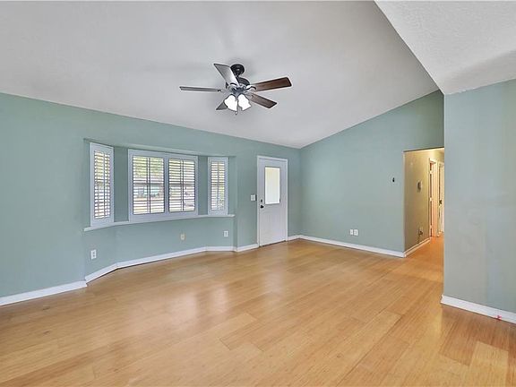 5th image of 1103 W Garden St