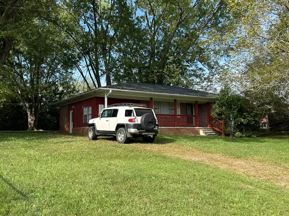 621 Miller St, Young Harris, GA 30582