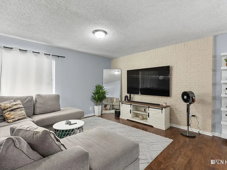 2810 Fleming Rd — Photo 7