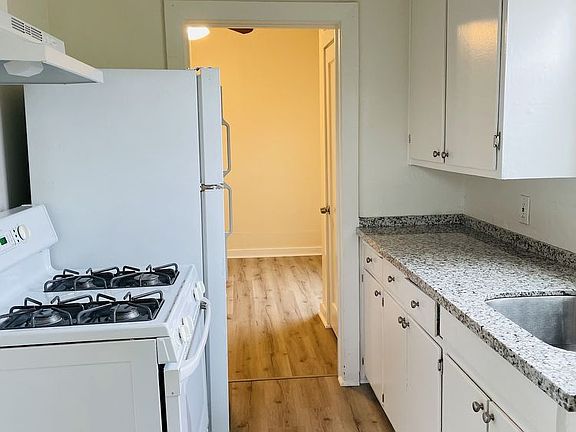 4th image of 323 4th St APT 1