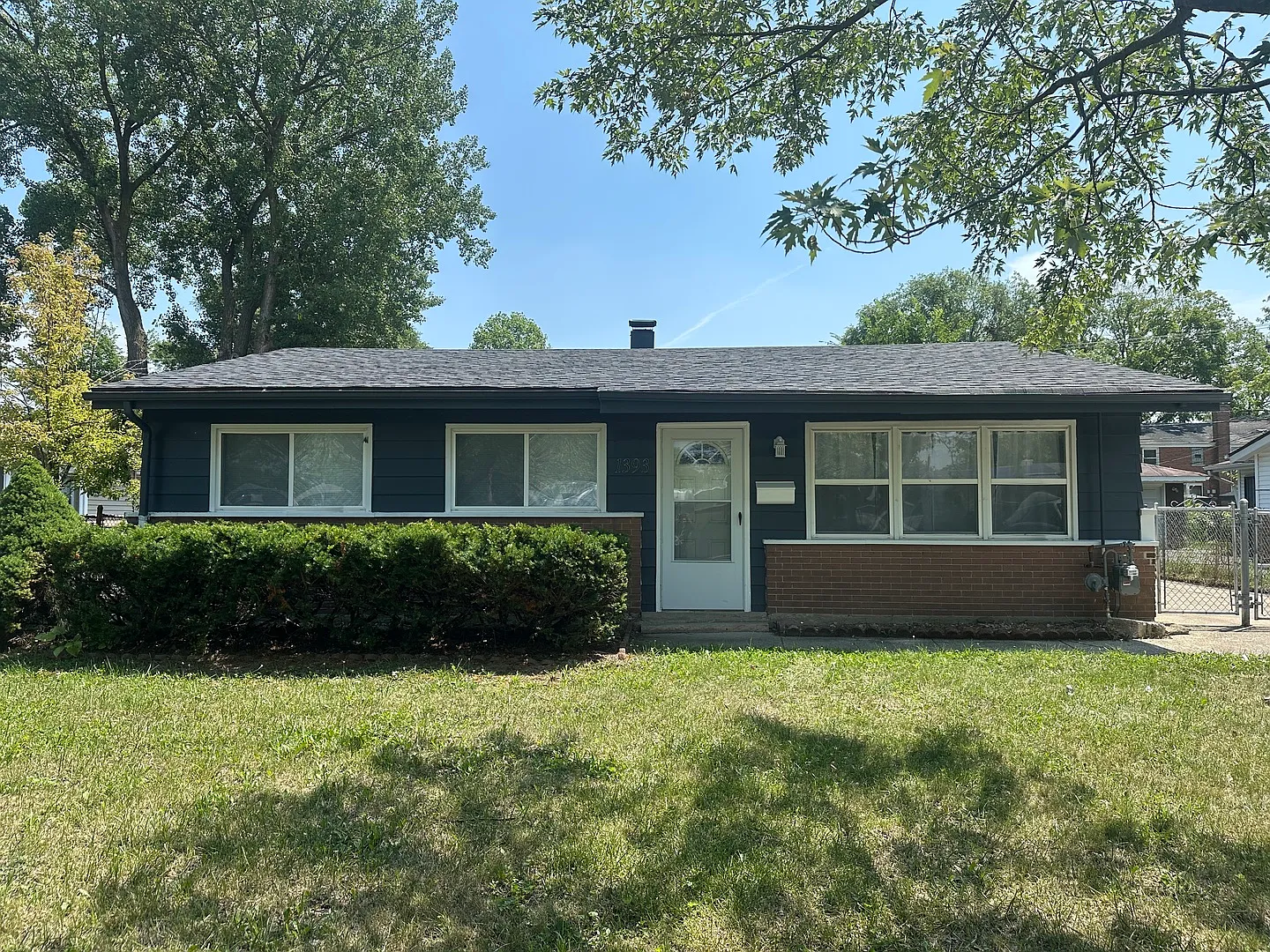 1393 Forest Ave photo 1