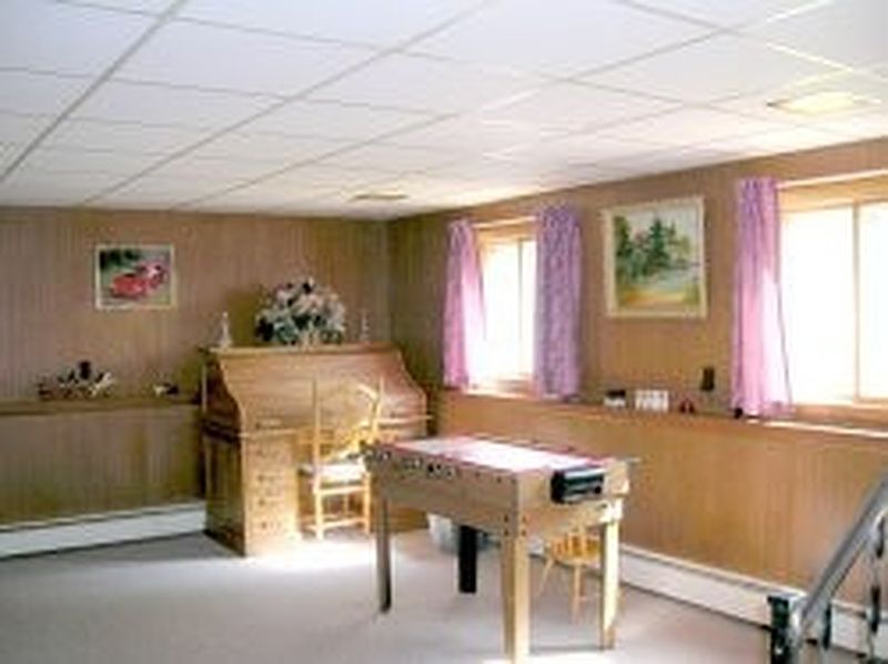 3rd image of 53 FEATHERBED Lane
