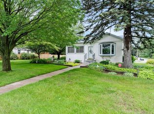 593 Farrell St N, Maplewood, MN 55119