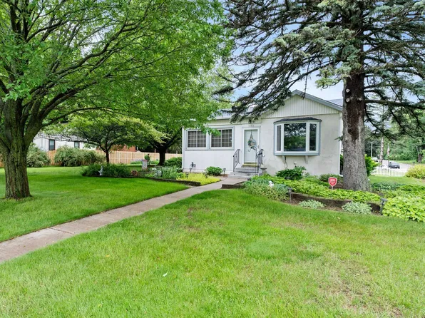 593 Farrell St N, Maplewood, MN 55119