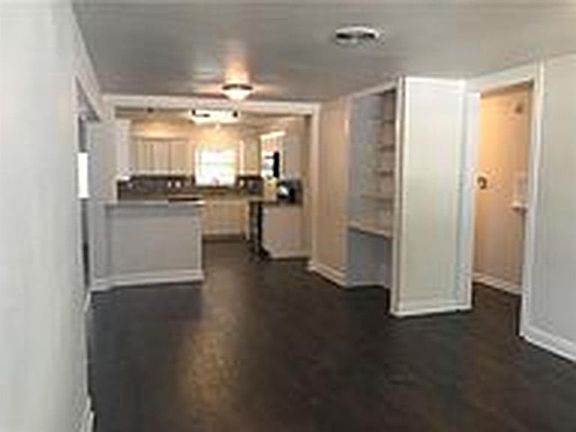 3rd image of 5864 Lyle St