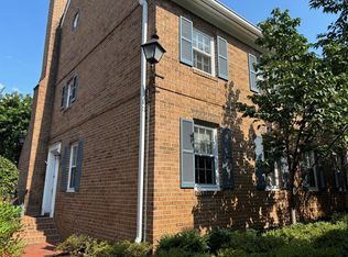 1037 N Pitt St, Alexandria, VA 22314
