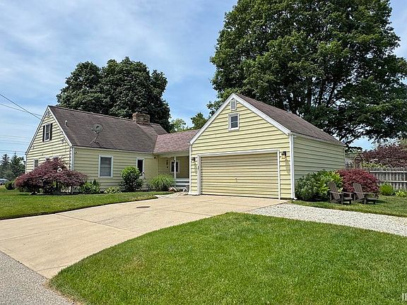 4th image of 2522 Greenleaf Blvd