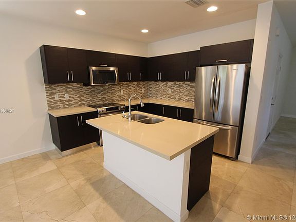 5th image of 10200 NW 70th Ter #10200