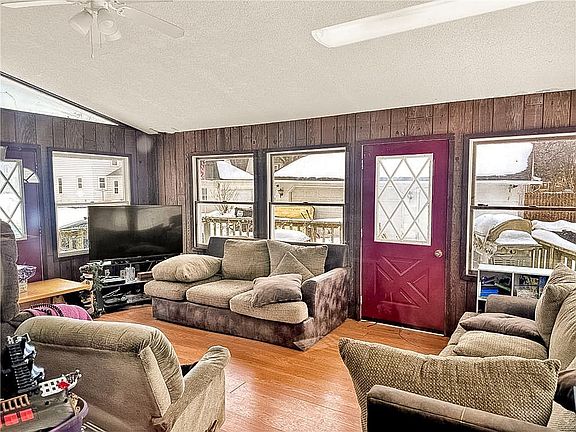 3rd image of 509 E 4th St