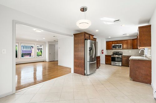 1st image of 2445 Leighton St #2445