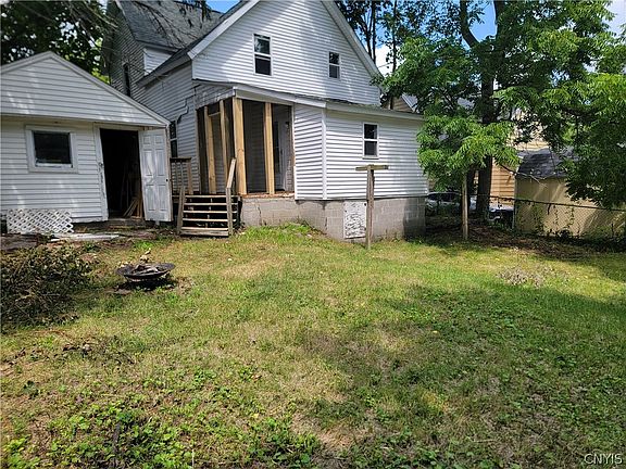 4th image of 410 Seward St