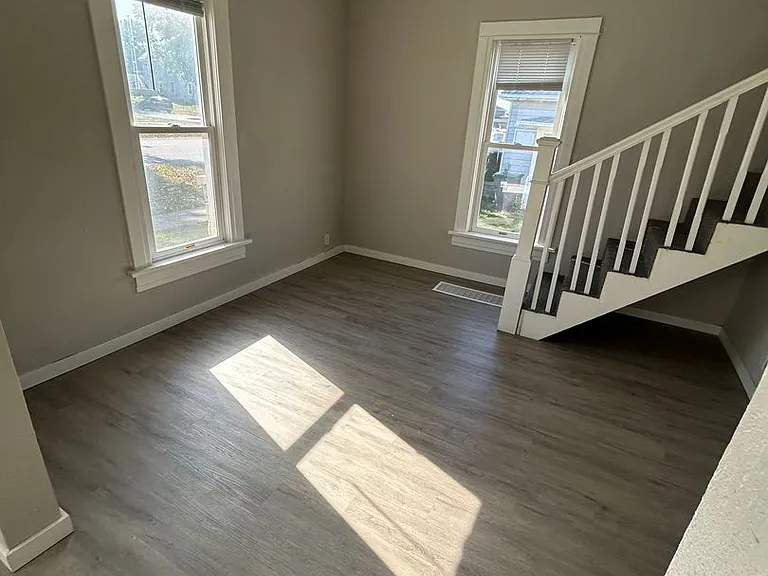 427 5th St — Photo 10