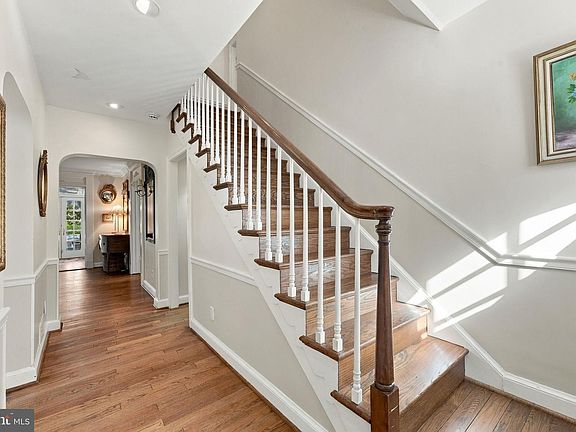 3rd image of 3705 Lorcom Ln