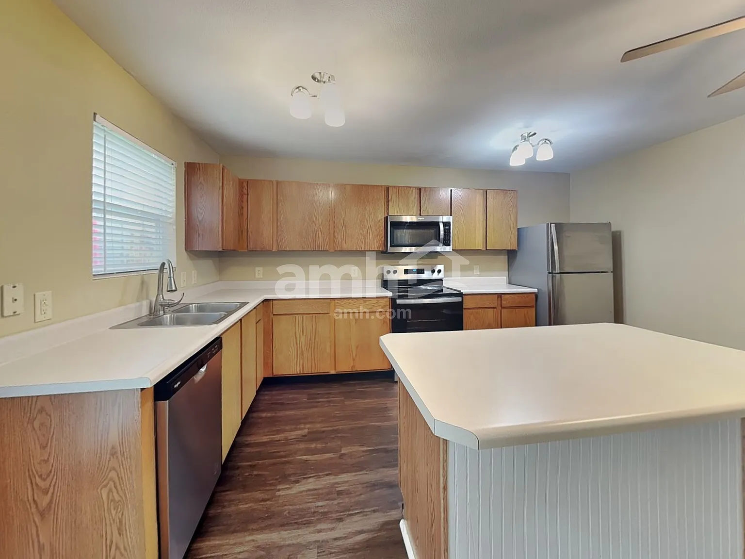 3 bed, 2.5 bath, 2132 sqft, $1,925 — Photo 3