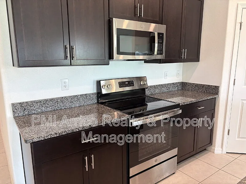 3 bed, 2.0 bath, 1540 sqft, $1,995 — Photo 4
