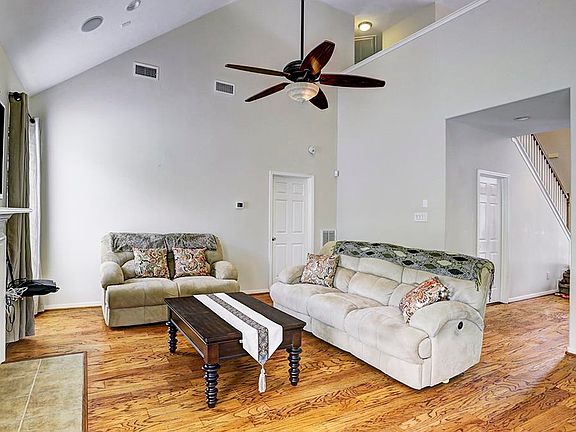 4th image of 18530 Autumn Park Dr