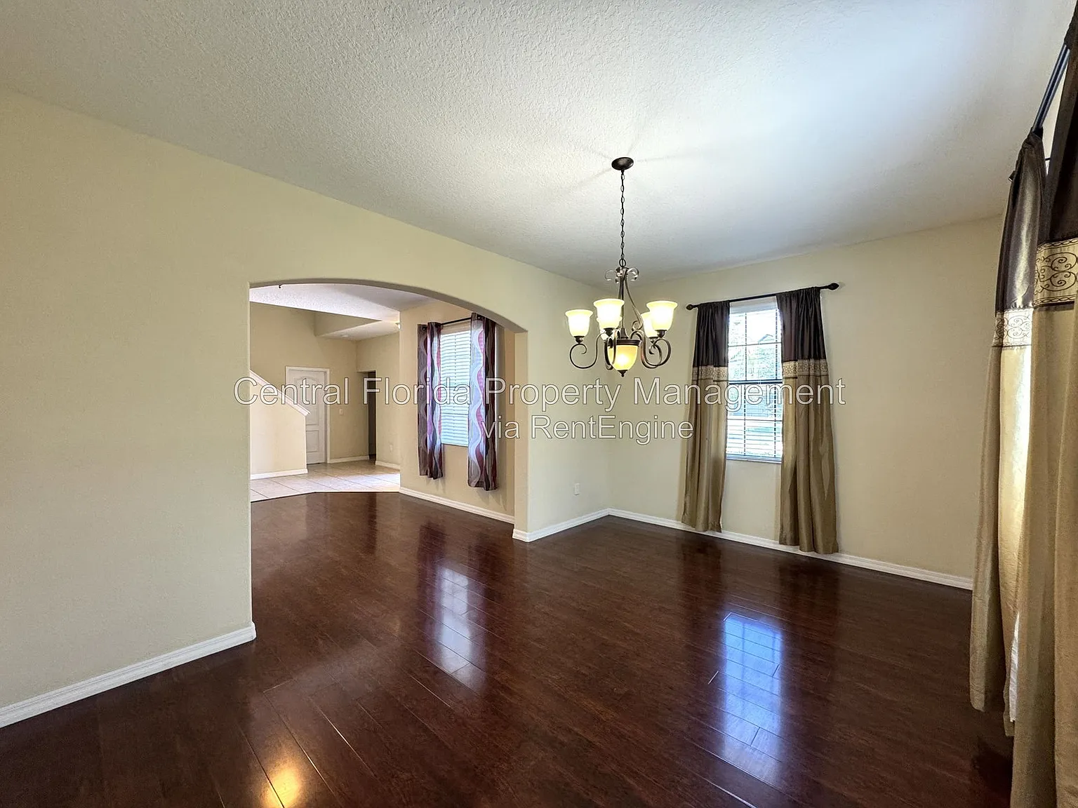 5 bed, 3.0 bath, 3720 sqft, $3,699 — Photo 4