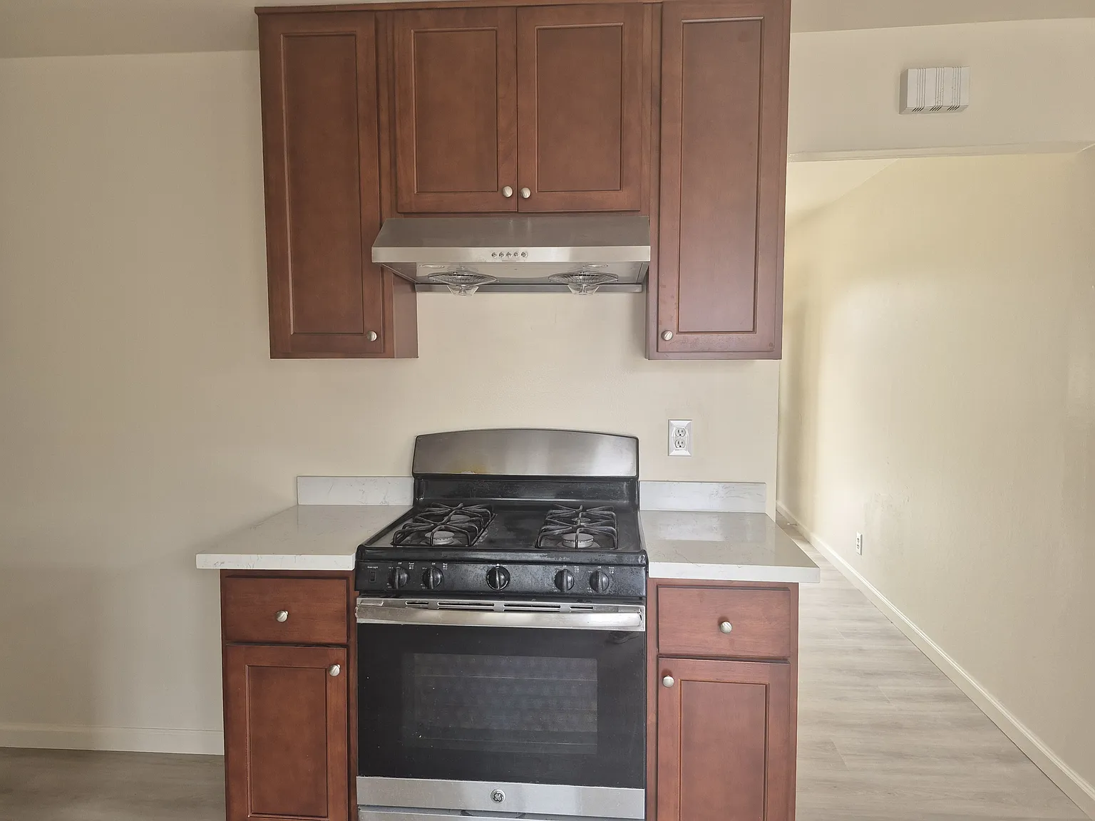 2 bed, 800 sqft, $2,700 — Photo 4