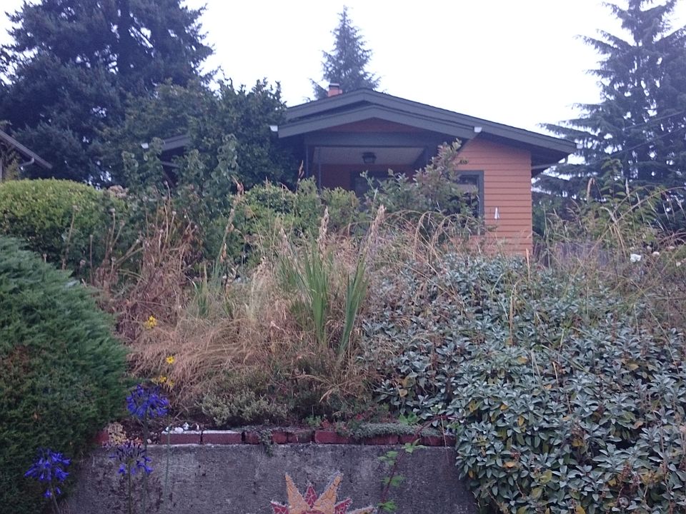 2nd image of 148 N 77th St