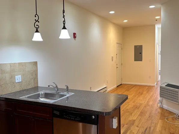 942 Willow Avenue image 10 of 14