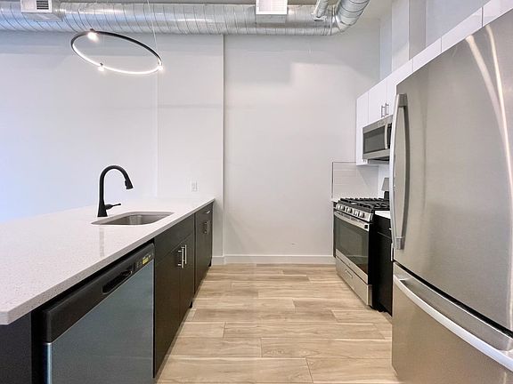 4th image of 375 Monmouth St #103