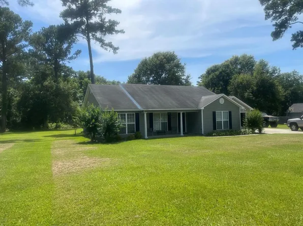 235 Farmingdon Dr, Adel, GA 31620