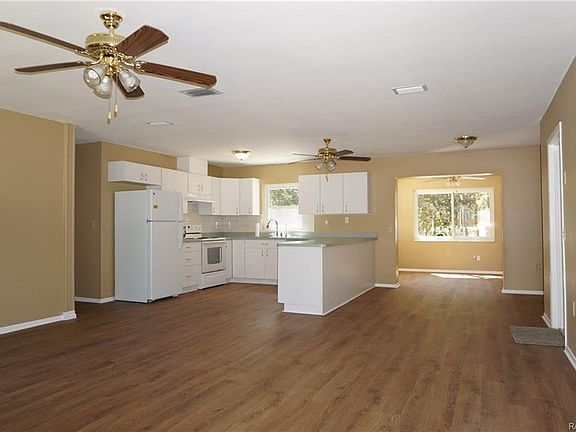 4th image of 9658 W Poplar St