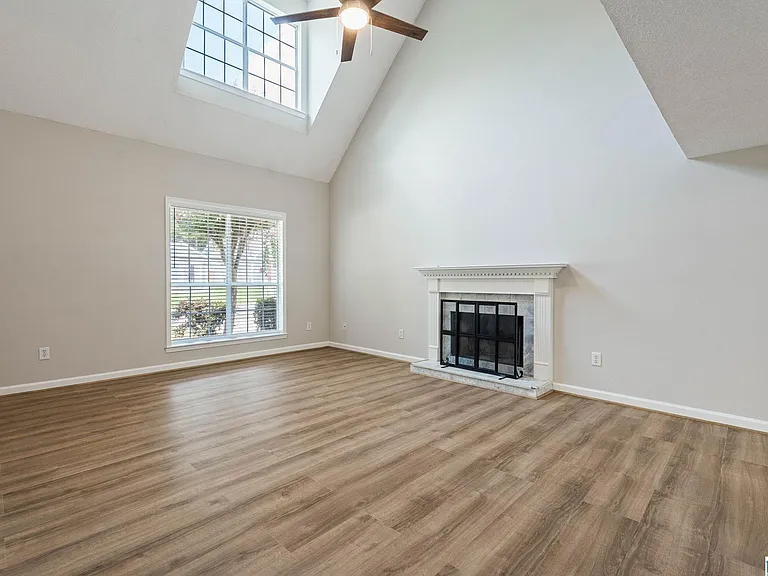 205 Brookhollow Dr — Photo 4
