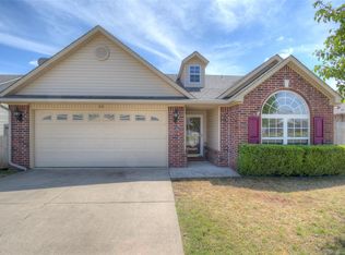 26 E Fairlane Dr, Sapulpa, OK 74066